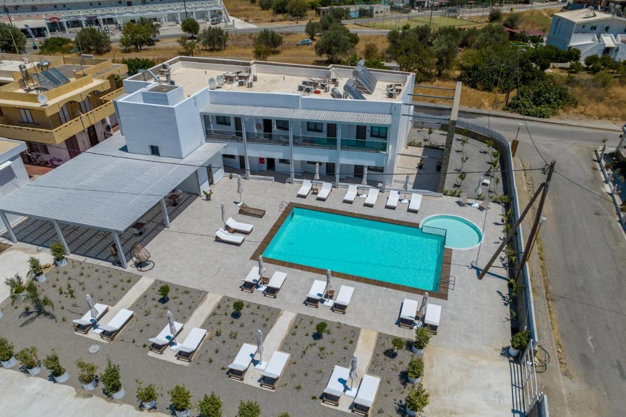 פליראקי Kellys Luxury Apartments מראה חיצוני תמונה