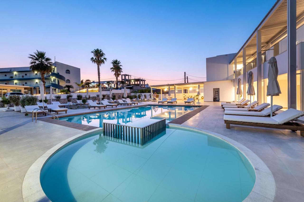 פליראקי Kellys Luxury Apartments מראה חיצוני תמונה