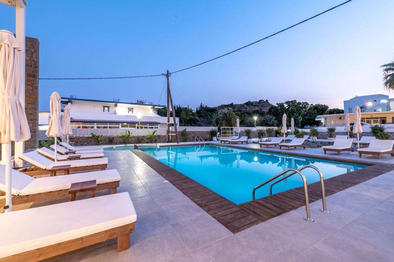 פליראקי Kellys Luxury Apartments מראה חיצוני תמונה